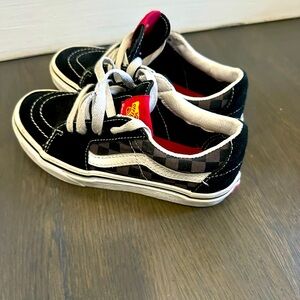 Play condition. No holes or tears  sz 1.5